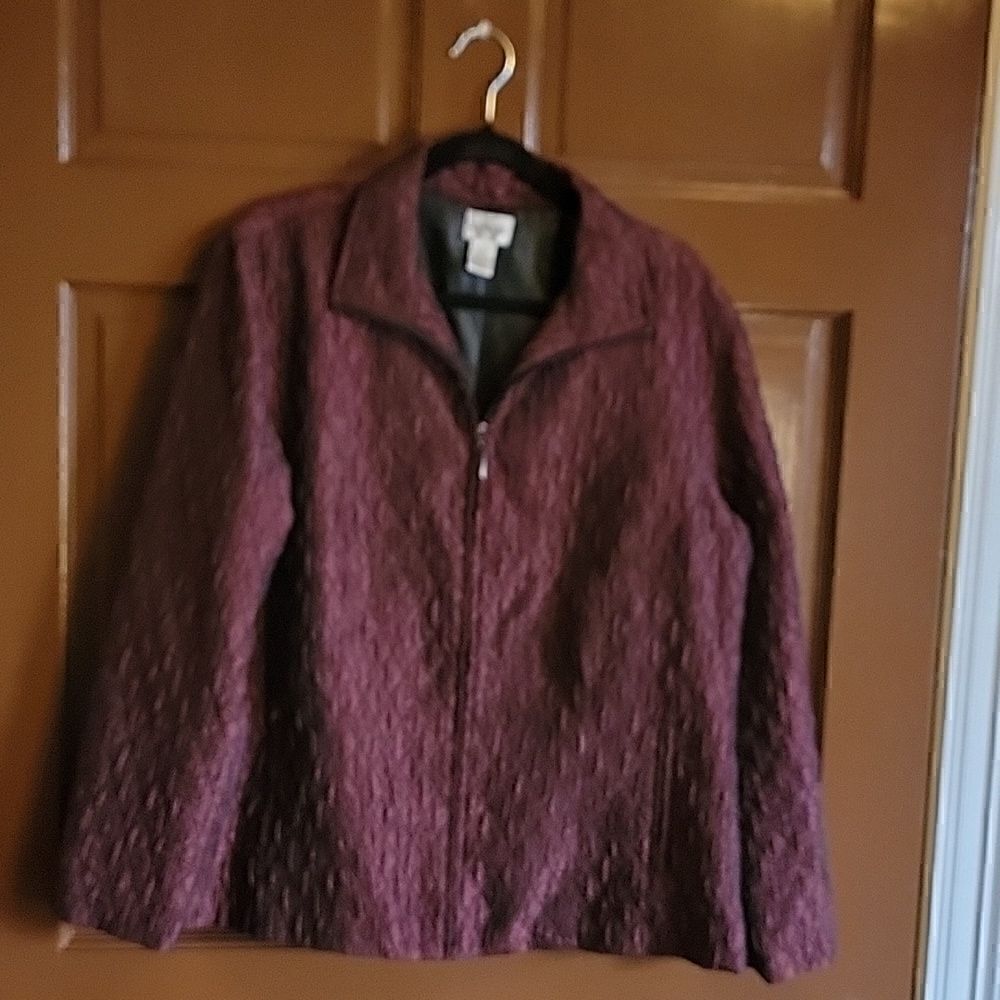 Chico's-Burg/blk zippered jkt w/long sleeves. Poly. Size 2=L